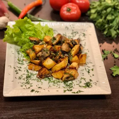 Жареный картофель с грибами